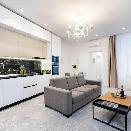 Berthelot King's With Courtyard Apartment Bucharest
