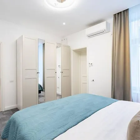 Berthelot King's With Courtyard בוקרשט