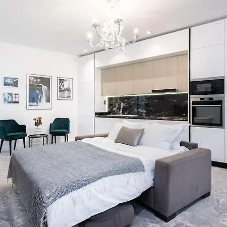 Berthelot King's With Courtyard Apartment