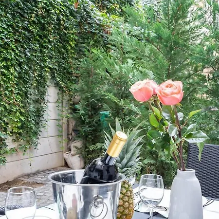 Berthelot King's With Courtyard Appartement *