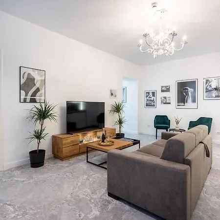 Berthelot King's With Courtyard דירה