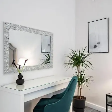 Berthelot King's With Courtyard Apartment *