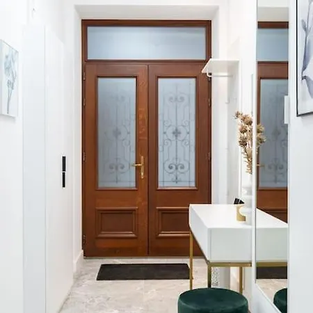 Berthelot King's With Courtyard * בוקרשט
