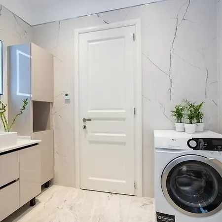 Berthelot King's With Courtyard Apartment *