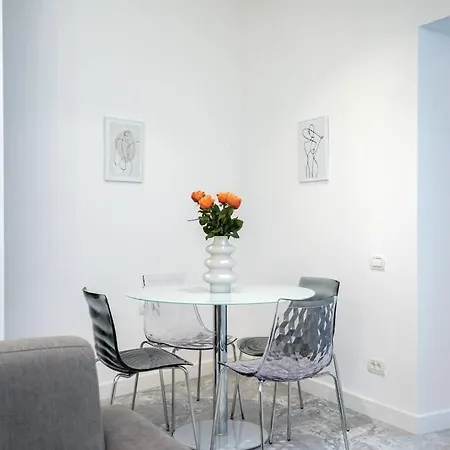 Berthelot King's With Courtyard