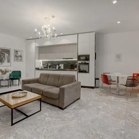 Berthelot King's With Courtyard Apartment *