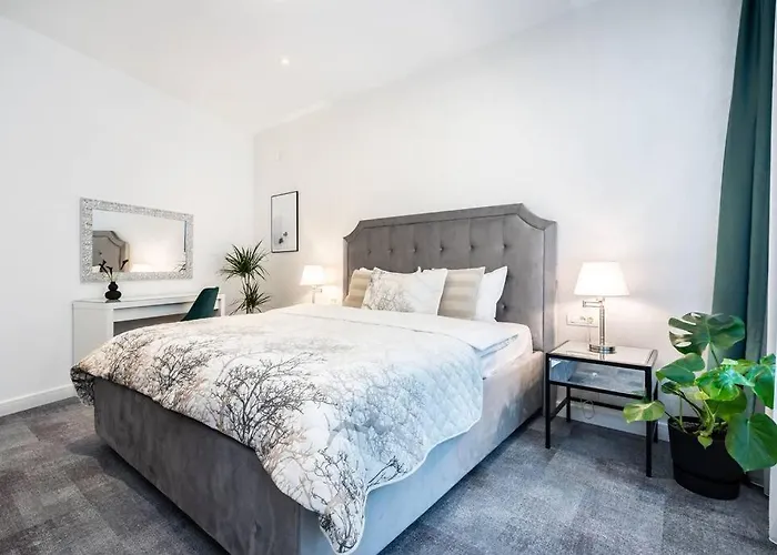 Berthelot King's With Courtyard