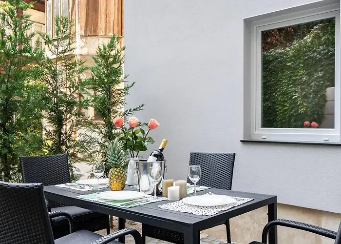 Apartament Berthelot King's With Courtyard