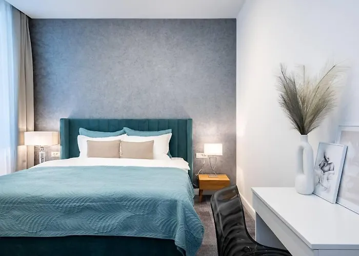 Berthelot King's With Courtyard Apartman *
