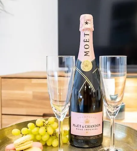 Berthelot King's With Courtyard Apartamento Bucareste