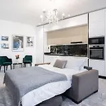 Berthelot King's With Courtyard דירה