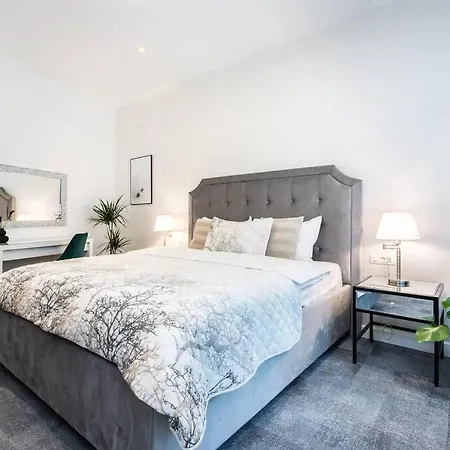 Berthelot King's With Courtyard